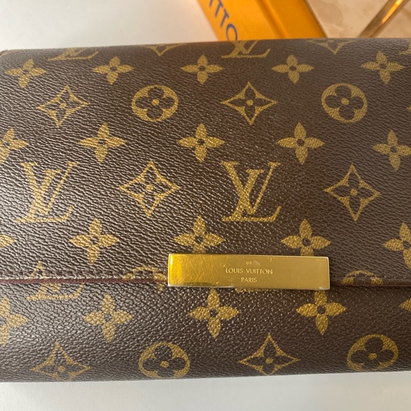 ❌❌SOLD❌❌ Louis monogram favorite crossbody - Picture 6 of 16